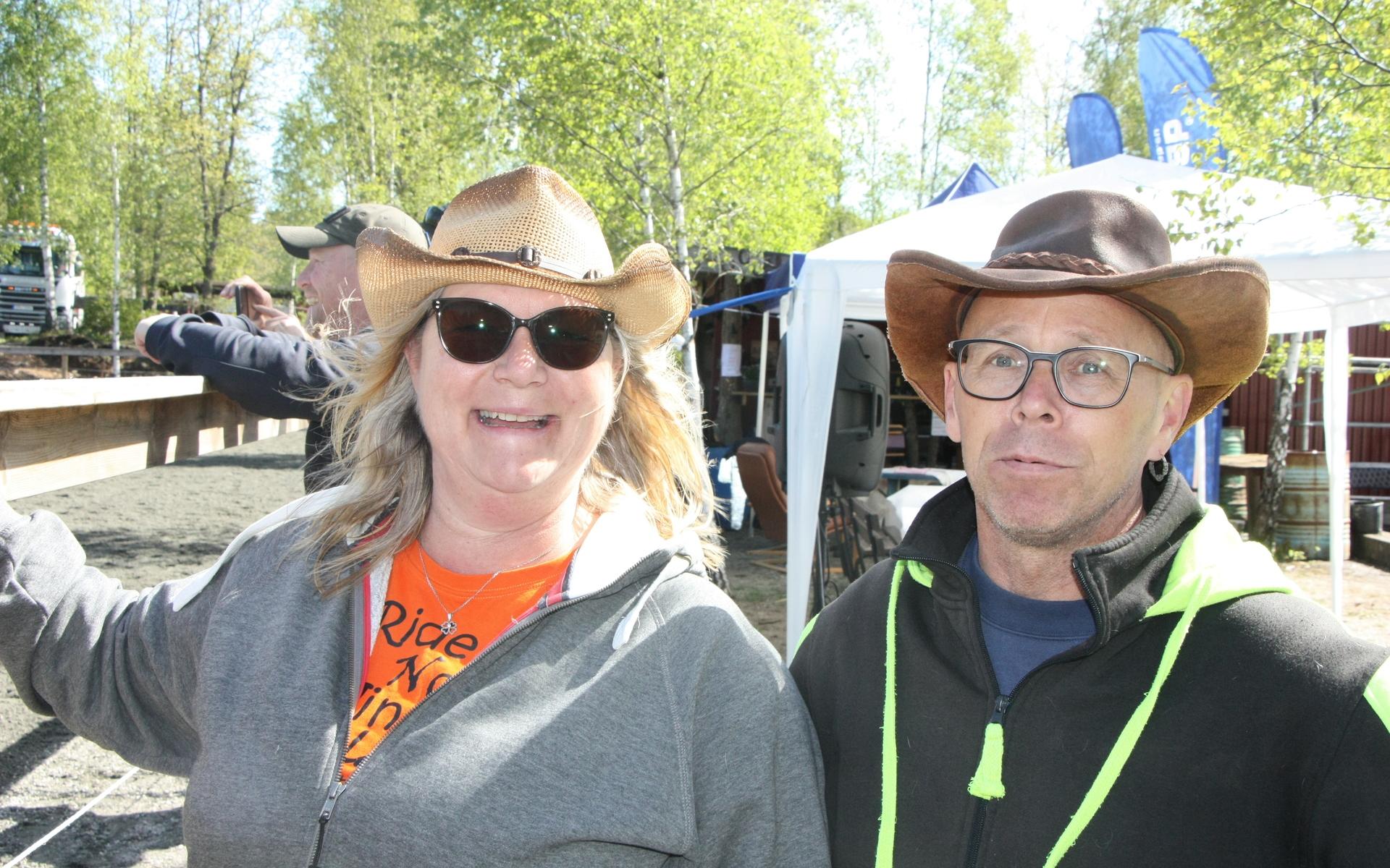 Jannika och Ulf Dahlborg besökte lördagens tävlingar i Ödsmål.