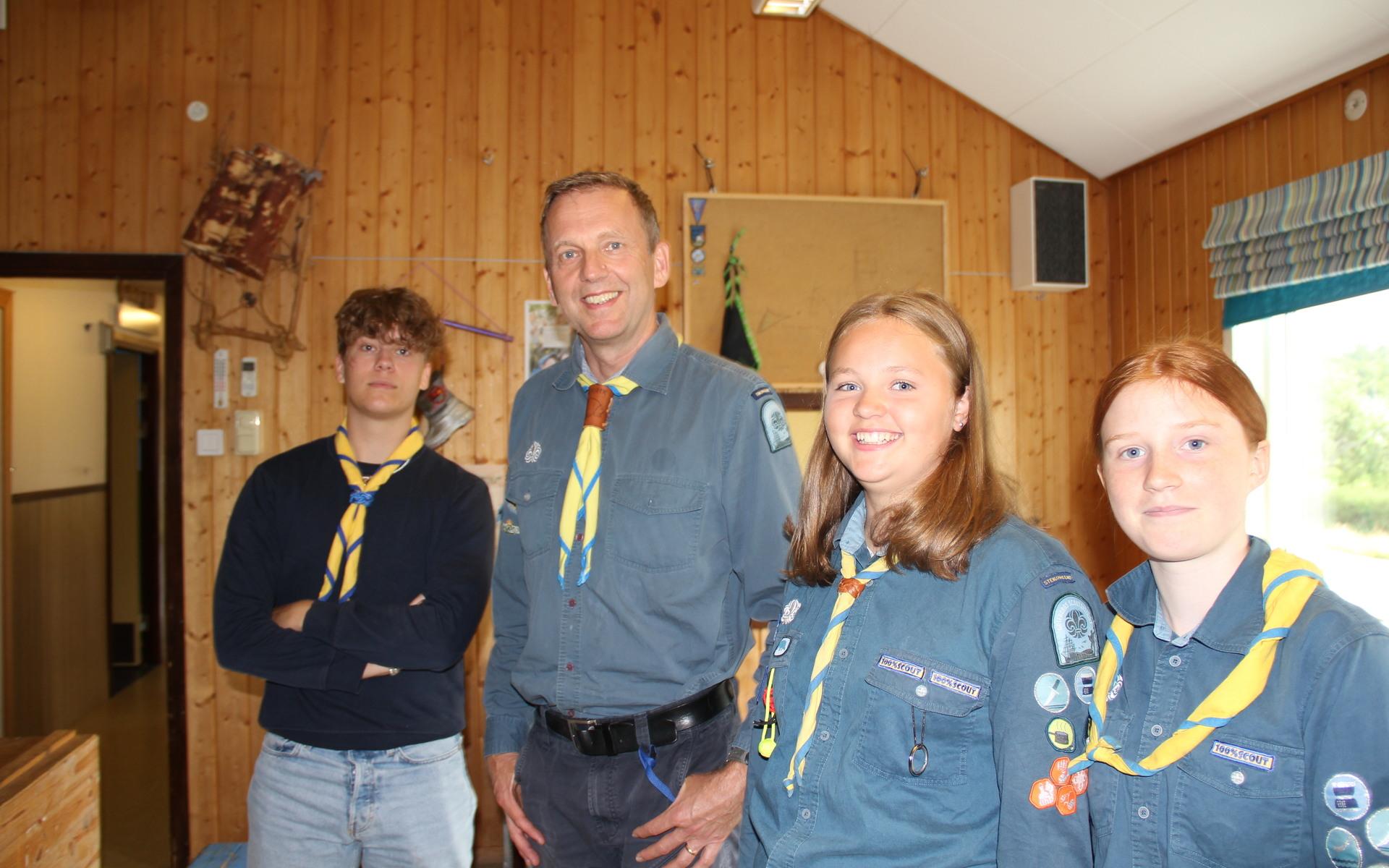 På väg mot Jamboree 22, Herman Lind, Henrik Widestrand, scoutledare, Elsa Forsström och Alicia Billestedt.