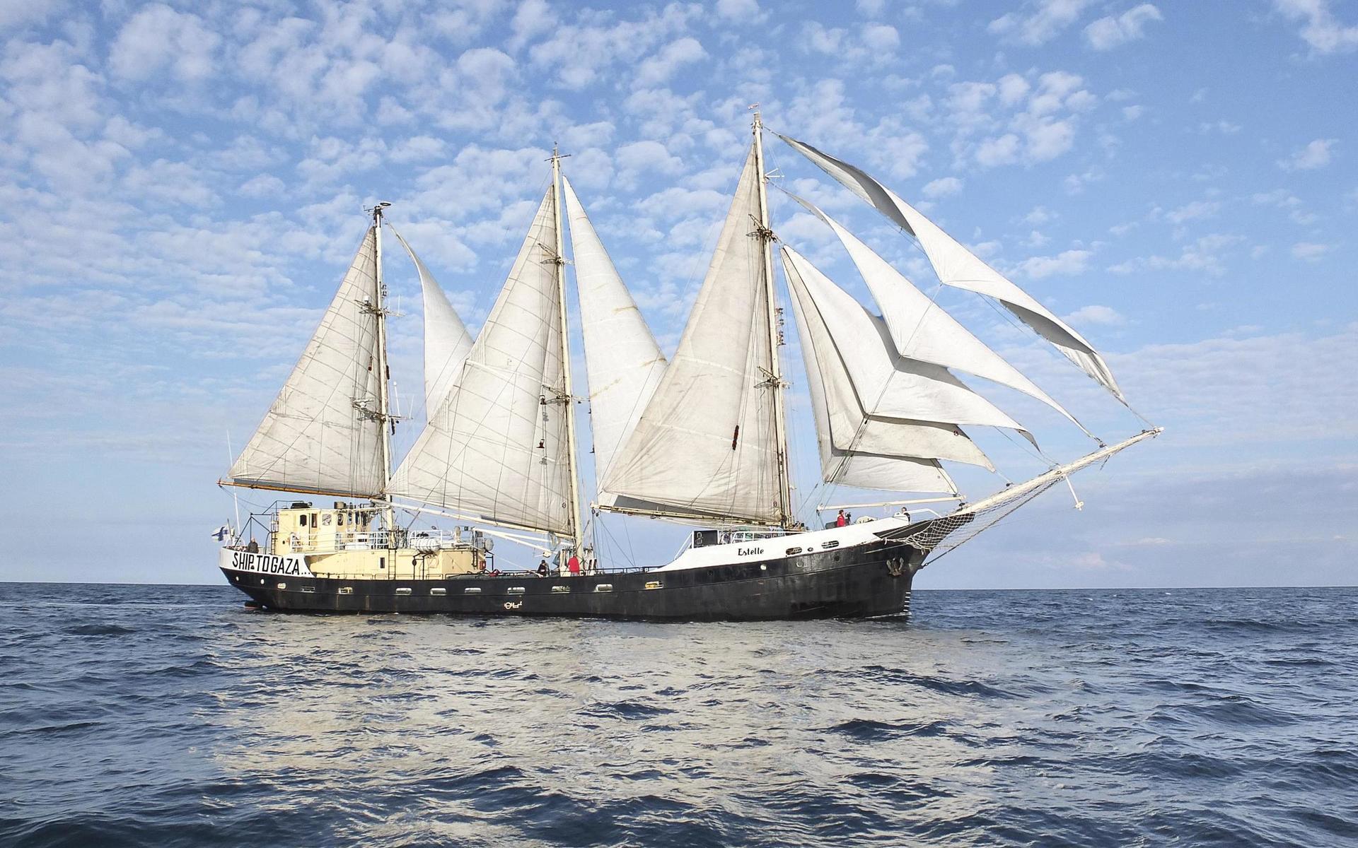 Stålskonaren Estelle byggdes i Tyskland i början av 1920 och hamnade sedan även hon en period på Tjörn innan det bar vidare till Finland. Fartyget ägs sedan 2012 av svenska Ship to Gaza.
