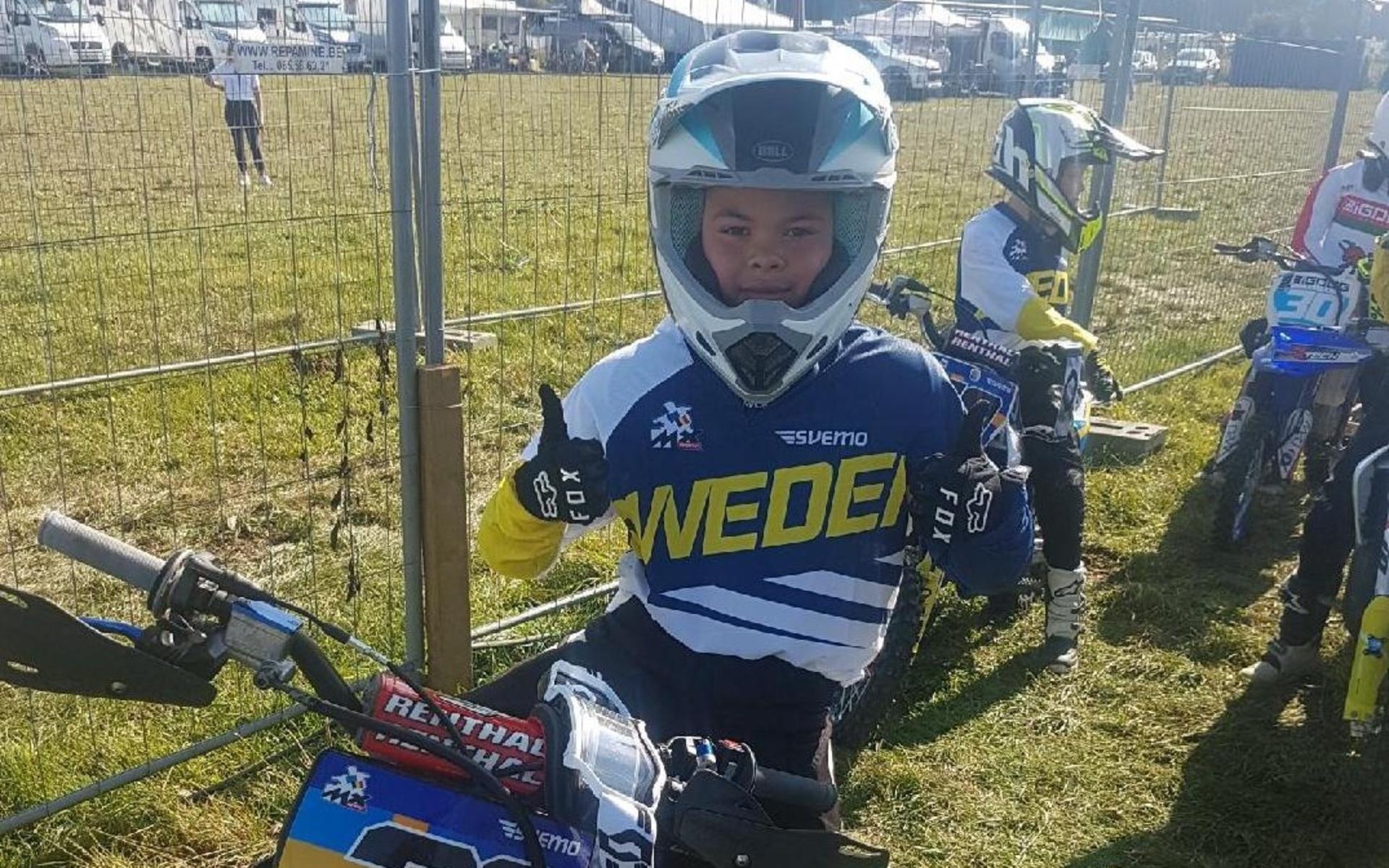 Den tioårige motocrossföraren Oliver Jönsson från Stenungsund på plats i Belgien för lag-VM i motocross.