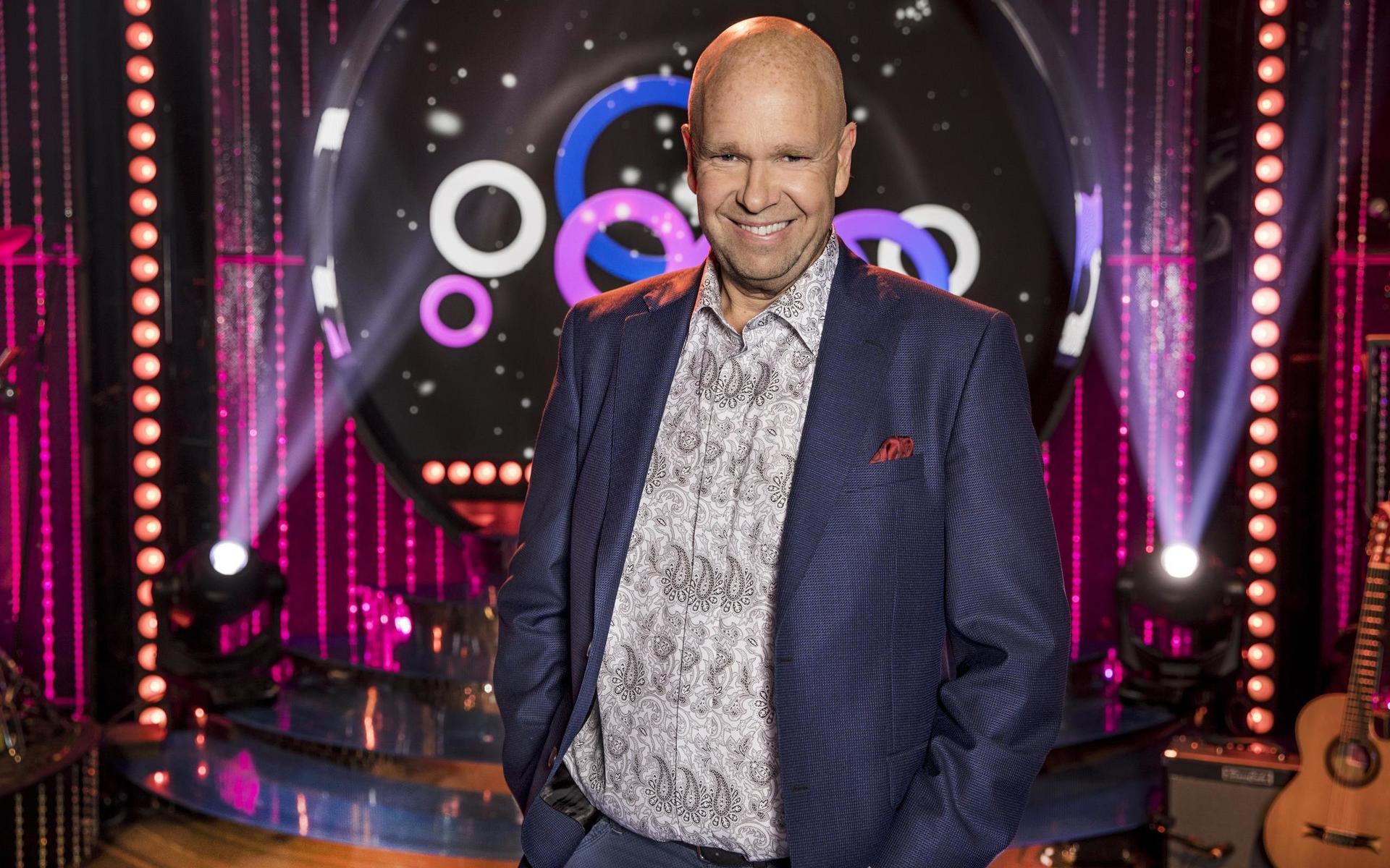 Programledaren och musikern Lasse Kronér, känd från bland annat SVT:s populära underhållningsprogram Doobidoo, kommer att hålla i välgörenhetsauktionen i Stenungsund i september.