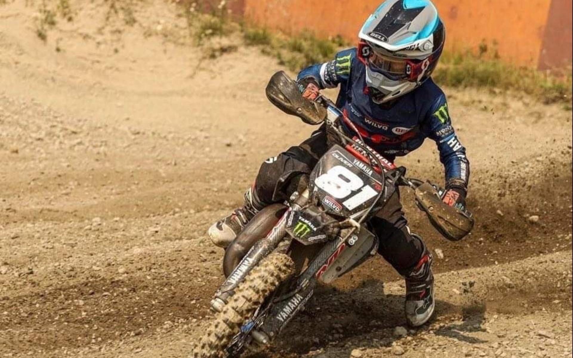 Tioårige Oliver Jönsson har kört motocross sedan han var sex år gammal.