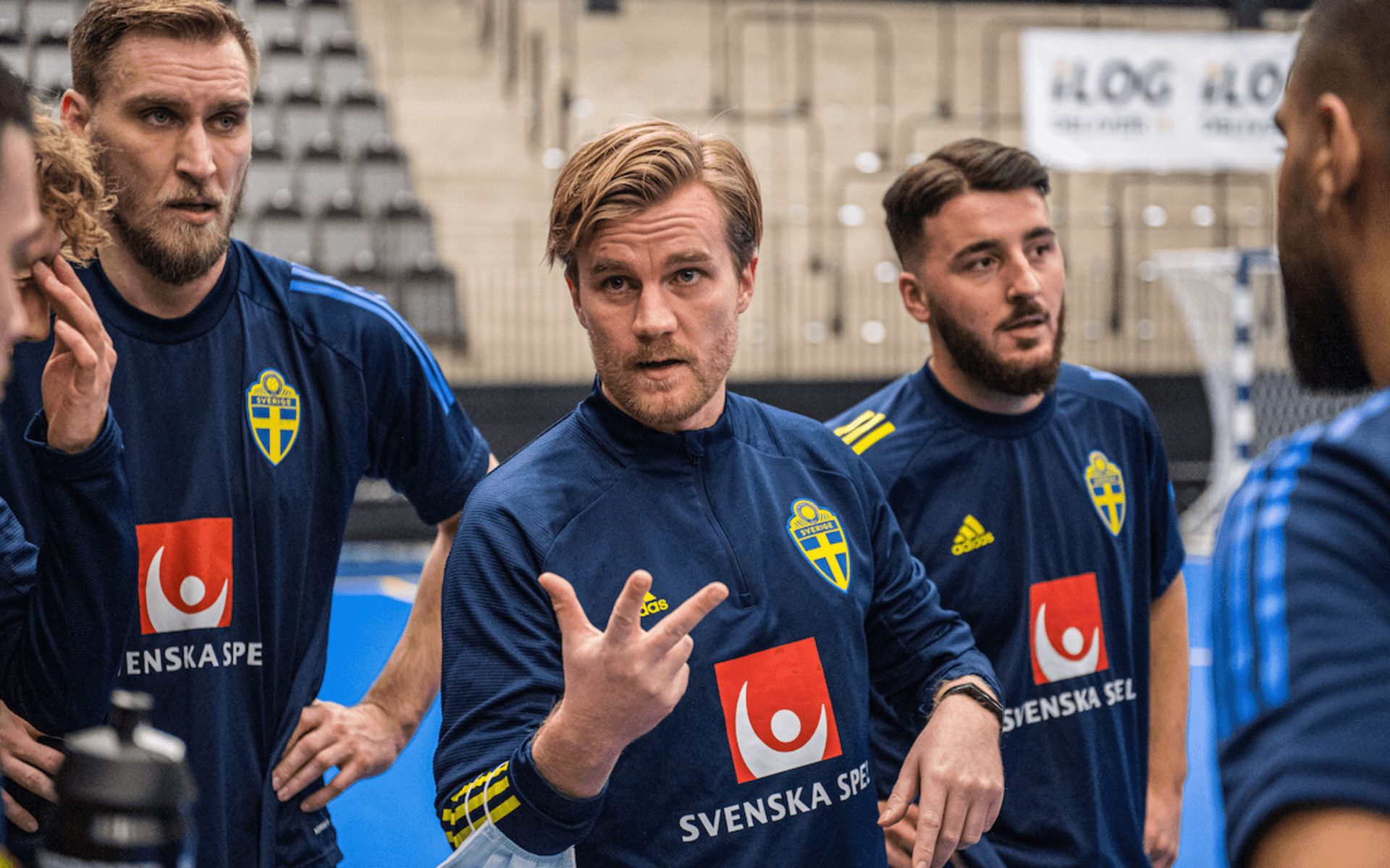 Sveriges assisterande förbundskapten Nicklas Asp under värmningen inför futsalmatchen i Nordic Cup mellan Sverige och Danmark i december. Nicklas spelade i sin ungdom för Myckleby IK i fotboll och har följt futsalens utveckling i Sverige på nära håll.