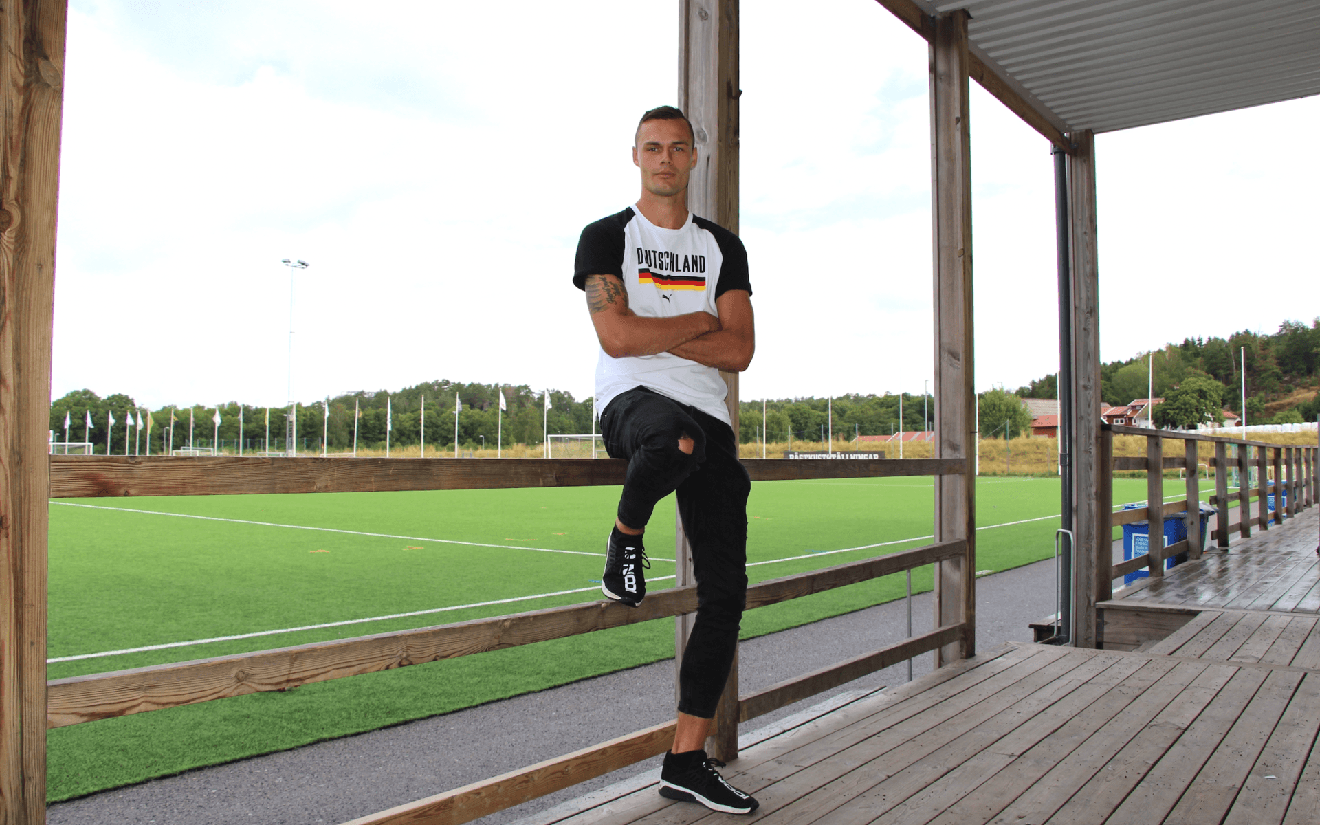 Gustav Kjellström gjorde sammanlagt 25 mål på 28 matcher för sitt Stenungsunds IF i division 2 norra Götaland 2021. Under säsongen 2022 kommer han att spela för IK Oddevold i division 1 södra.