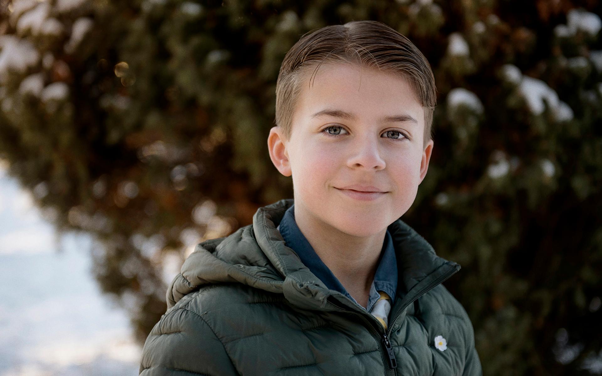 10-åriga Oskar Björklund har designat årets majblomma.