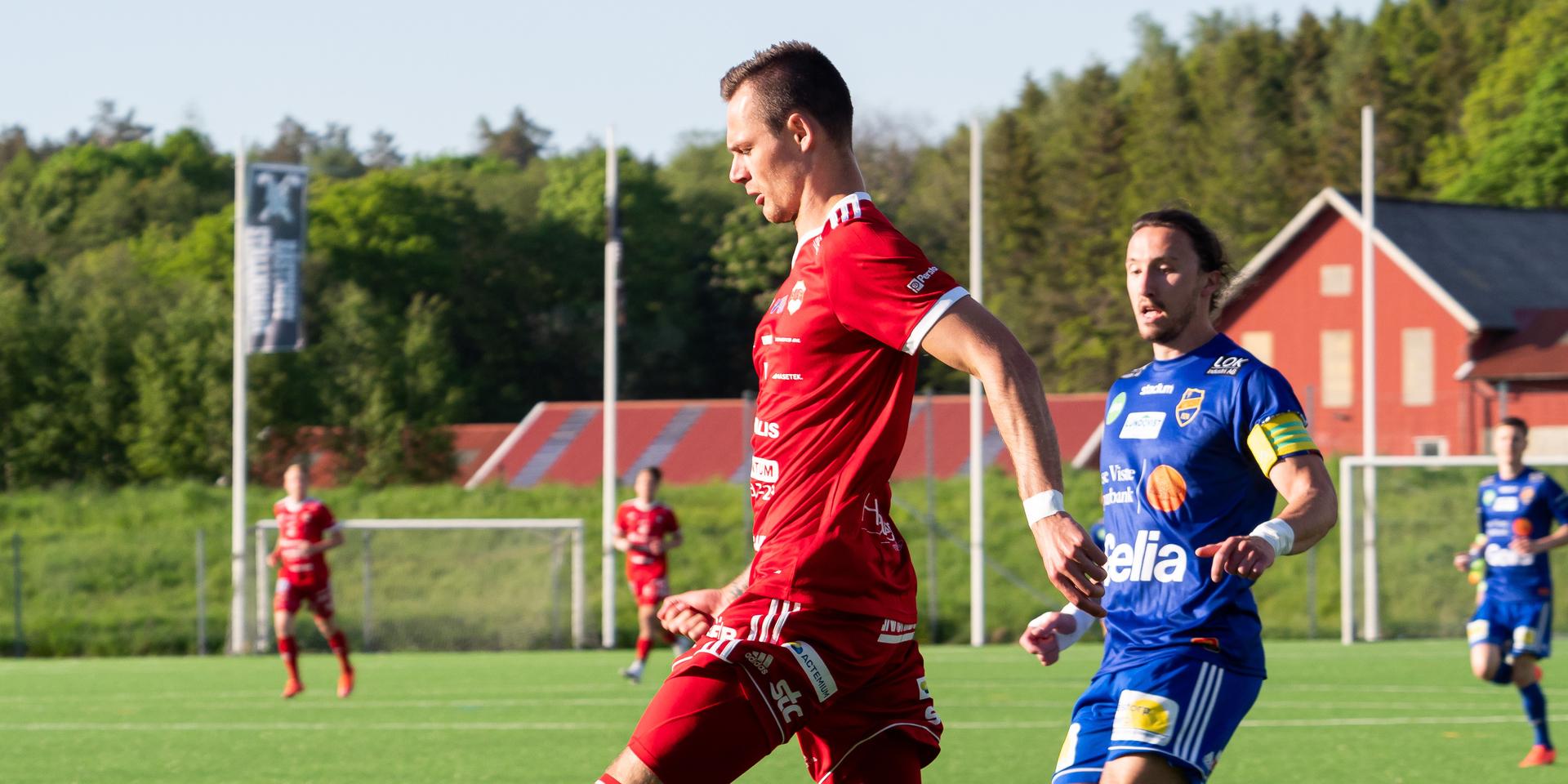 Gustav Kjellström gjorde enda målet för Stenungsunds IF när Sif förlorade söndagens bortamatch mot serieledande BK Forward med 1–3. Hans straffmål var Gustavs 20:e mål för säsongen.