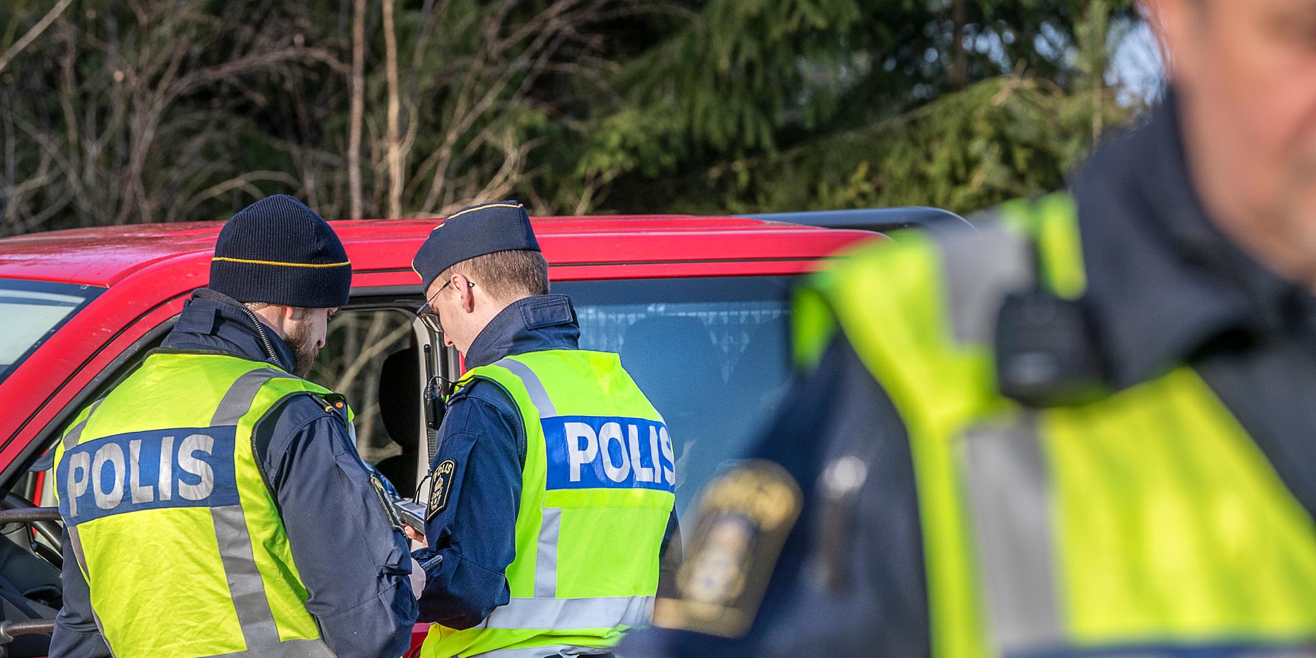 Årets hittills gjorda medborgarlöfte innebär bland annat att polisen fram till slutet av detta år lovat att genomföra minst 15 särskilt riktade insatser mot trafik och droger i de tre STO-kommunerna.