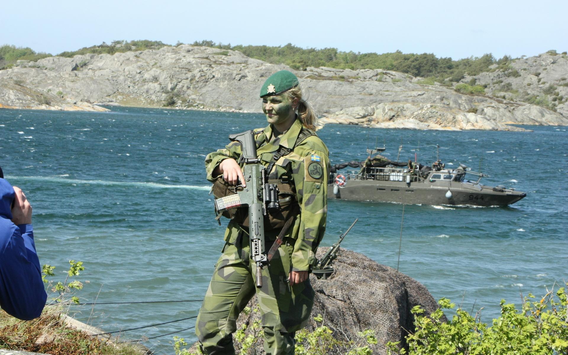 Sandra Mannerstråle är en av cirka 300 värnpliktiga som deltar i amfibieregementets slutövning i Bohuslän.