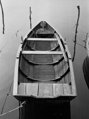 Bohusekan är en bruksbåt av lite mindre modell än jullen. Ekan på bilden är på femton fot. Den byggdes av Yngve Carlander på Carlanders båtvarv i Ödsby.  Fotot togs i juni 1980. 