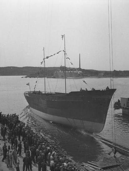 Den 30 augusti 1955 döptes och sjösattes Svenska Lloyds ”M/S Portia” i Uddevalla. 
