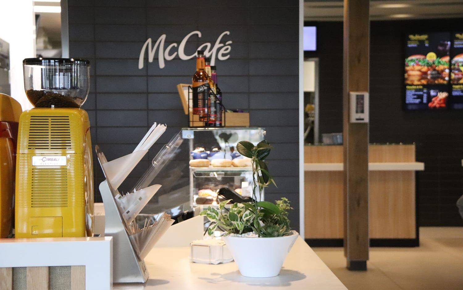 Disken till McCafé är det första man möts av när man kommer in på restaurangen. 