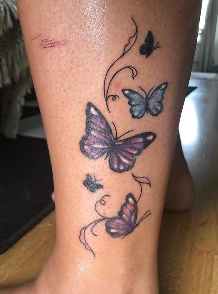 Åsa Grentzelius: ”Skaffade denna förra året. Har alltid velat ha en på benet och idén med fjärilar kom till mig under året så jag bad tatueraren måla upp en och är super nöjd.”