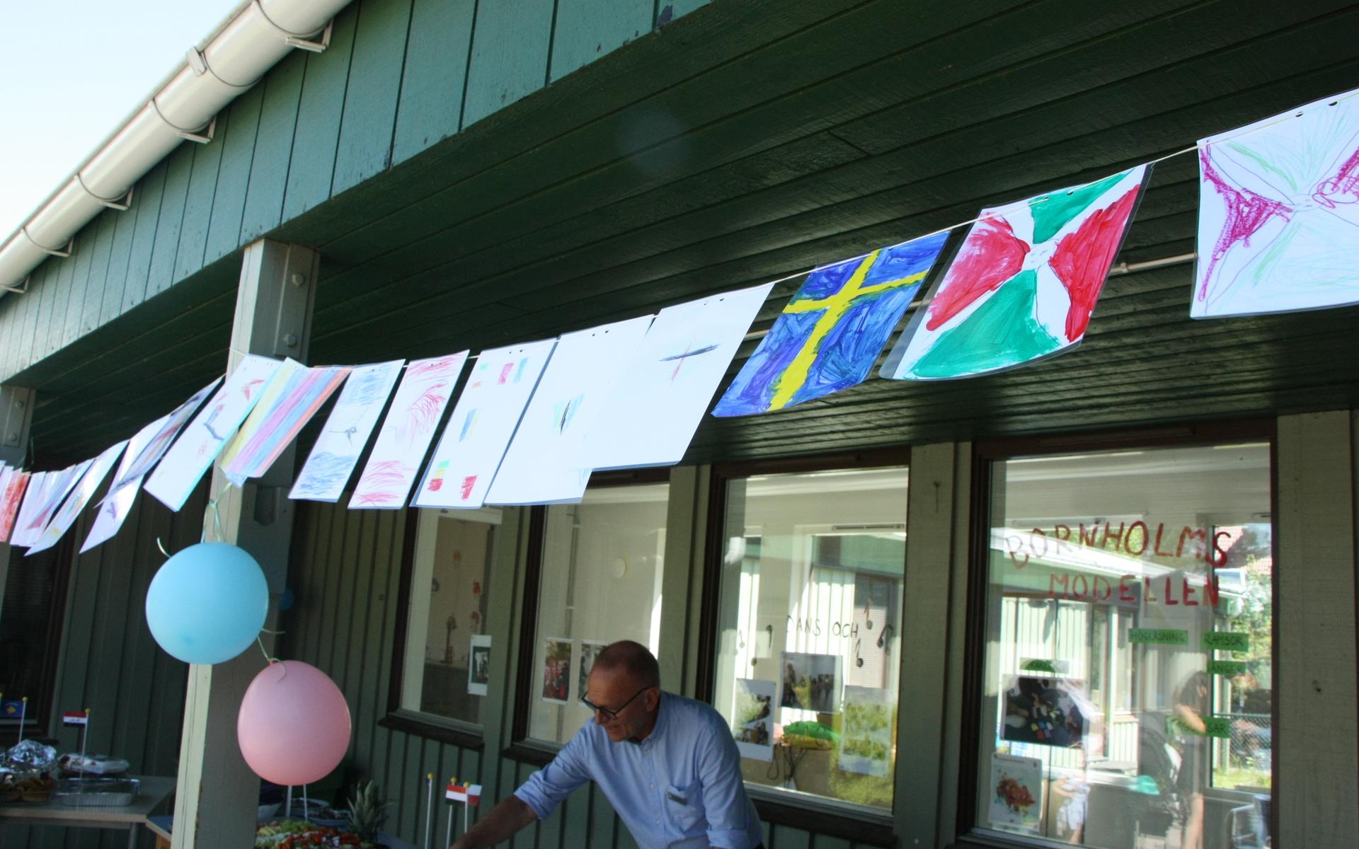 Barnen hade målat olika länders flaggor dagen till ära.