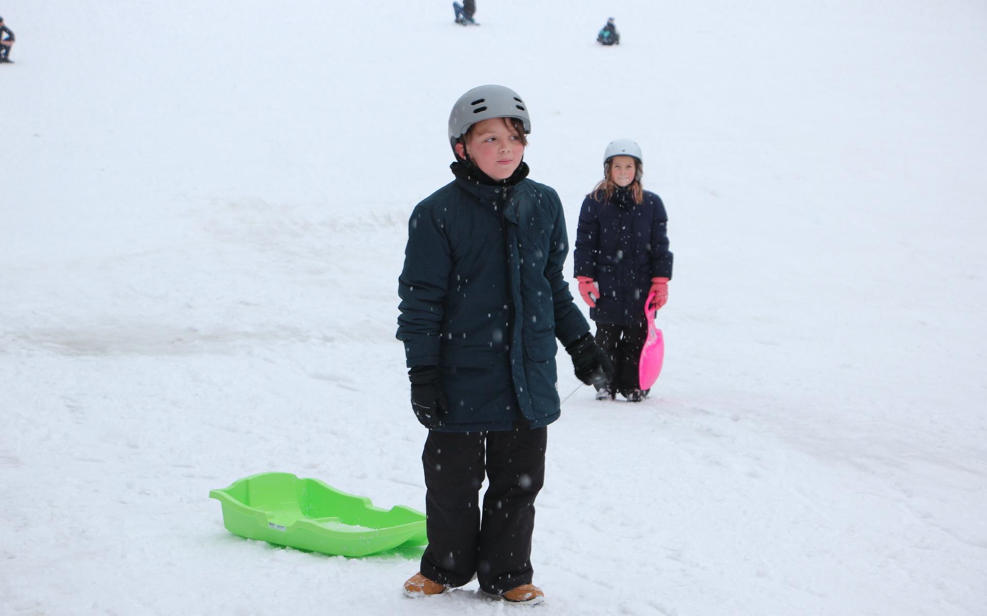 Leonora och Johan Majstrand älskar snö och pulkaåkning.