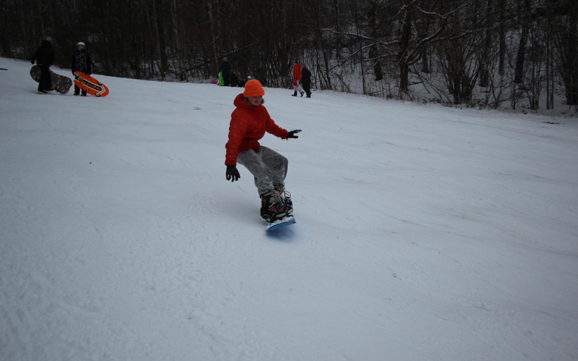 Ingrid testade snowboard för första gången.