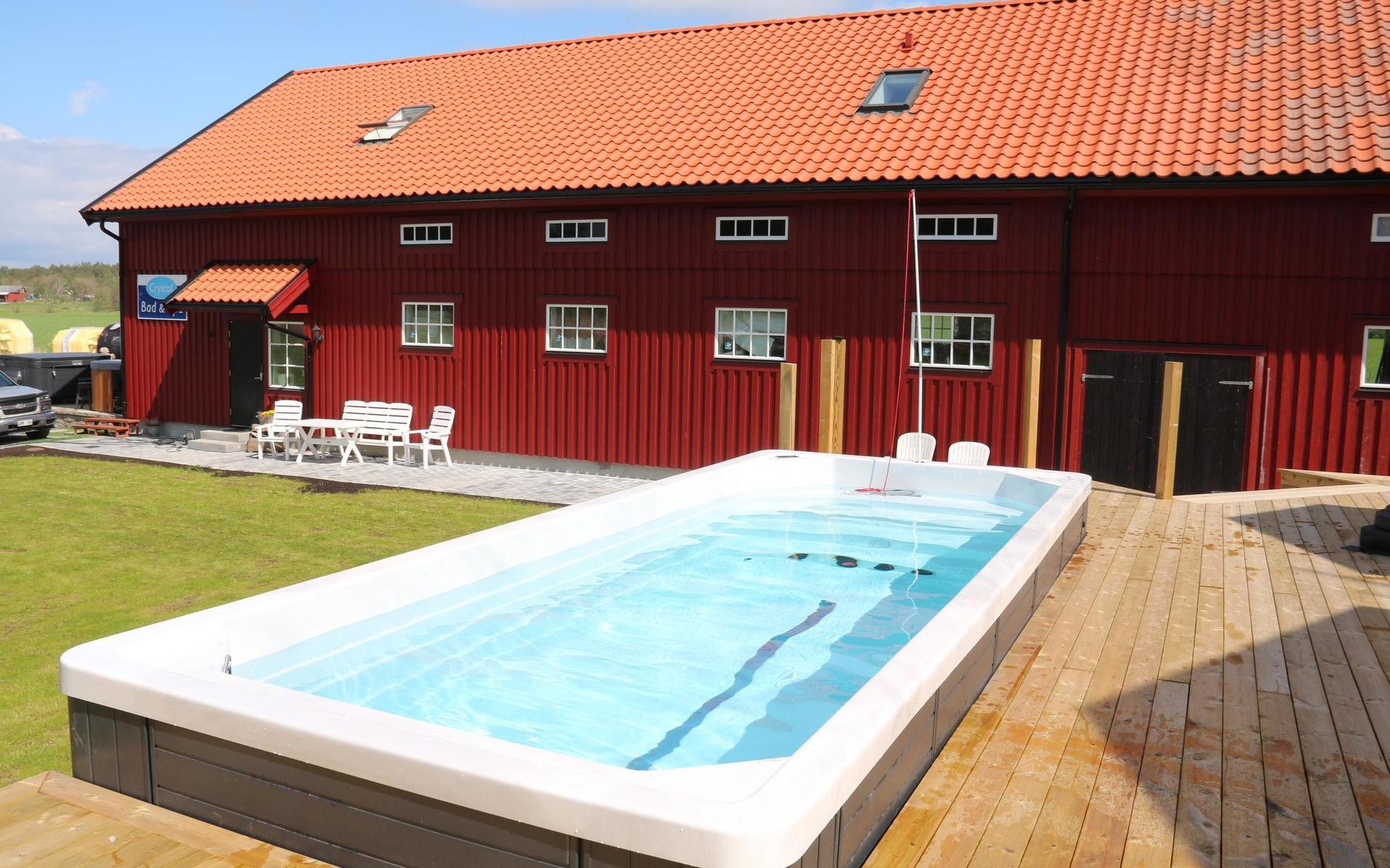 Allt fler skaffar ett Swim-spa. Mikael Gillenäng, vd för Crystal Bad och Spa har låtit installera ett hemma i Jörlanda dit han även flyttat sitt företag.