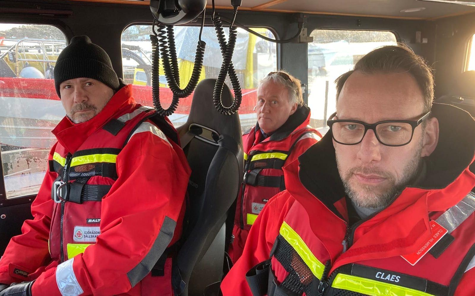 Fredrik Klöfverskjöld, Tommy Alexandersson och Claes Hilmersson har jour var sjätte vecka. I somras gjorde de en livräddande insats som kan göra dem till Årets sjöräddare 2022.