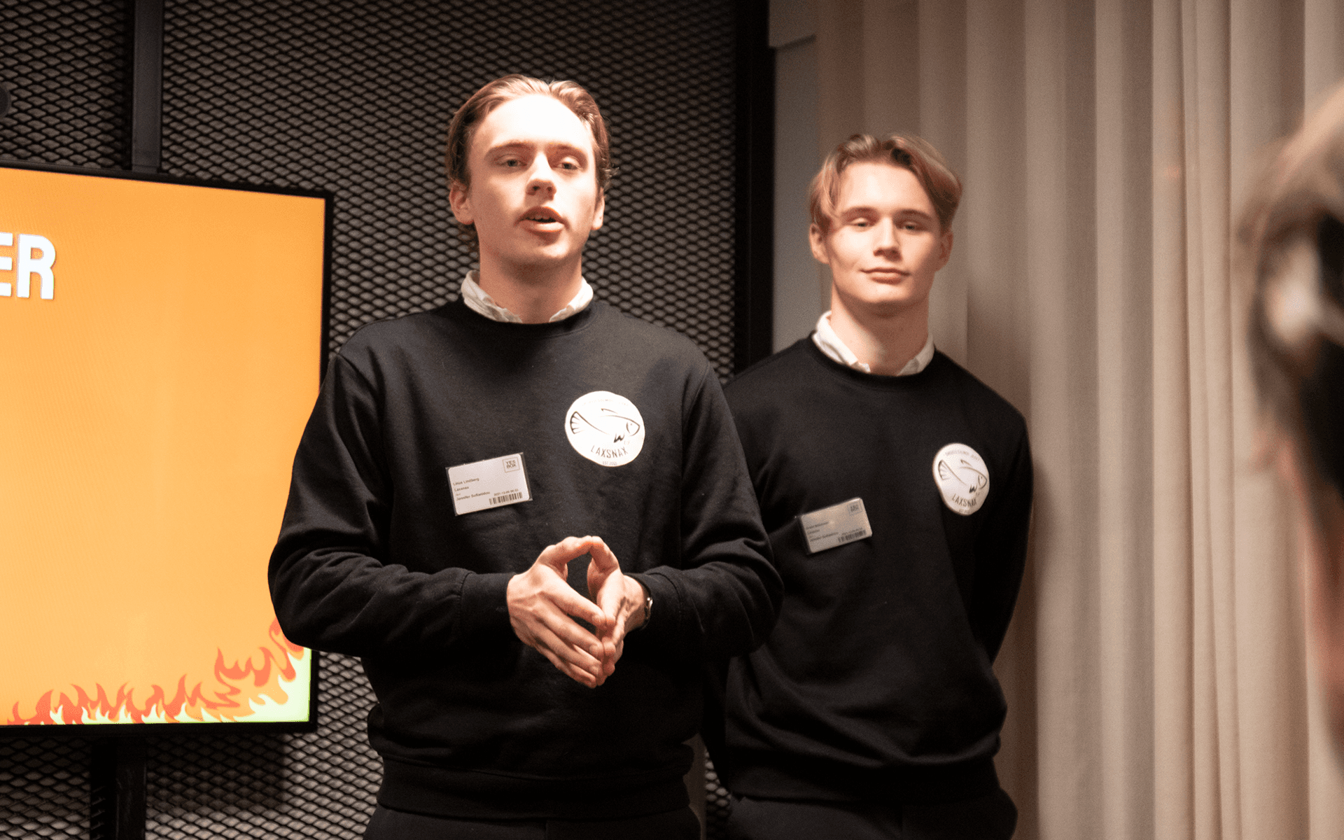 Linus Lindberg och Arvid Niklasson vid sin pitch inför juryn i Alumninästet Grand Finale.