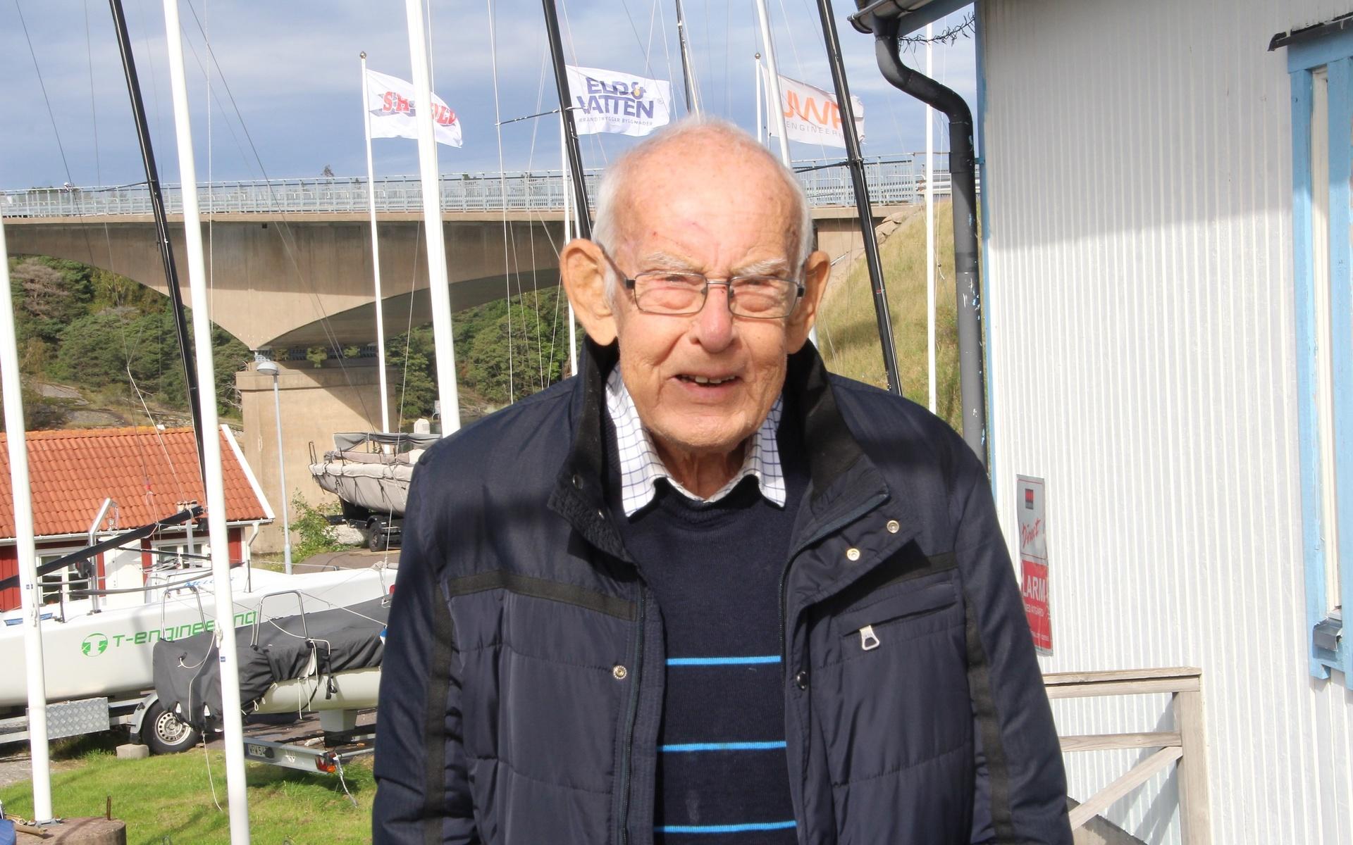 Den idag 82-årige Lars Berglund har i många år lett Tjörn Runt-seglingarna som är en av landets främsta seglingsarrangemang.
