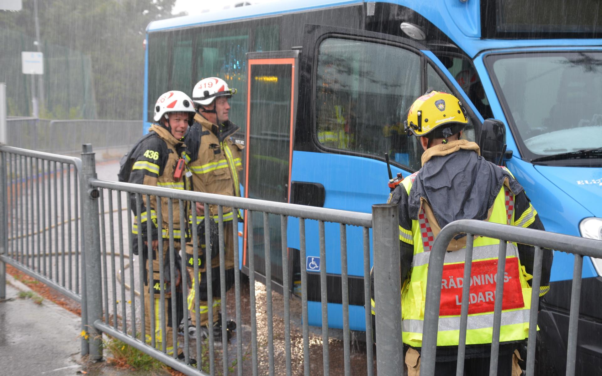 Elektronik brann på en buss vid Stenungskolan.