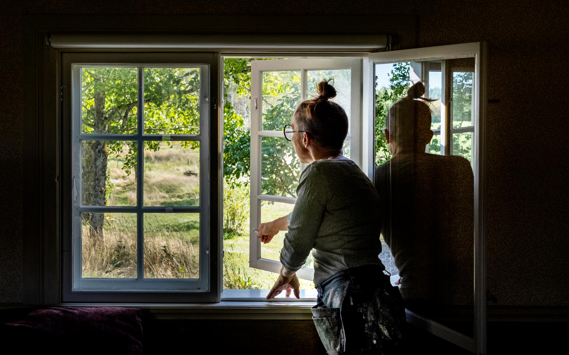 Tittit Saxmark lämnade livet som sjuksköterska för att bli fönsterhantverkare, något hon inte ångrar.