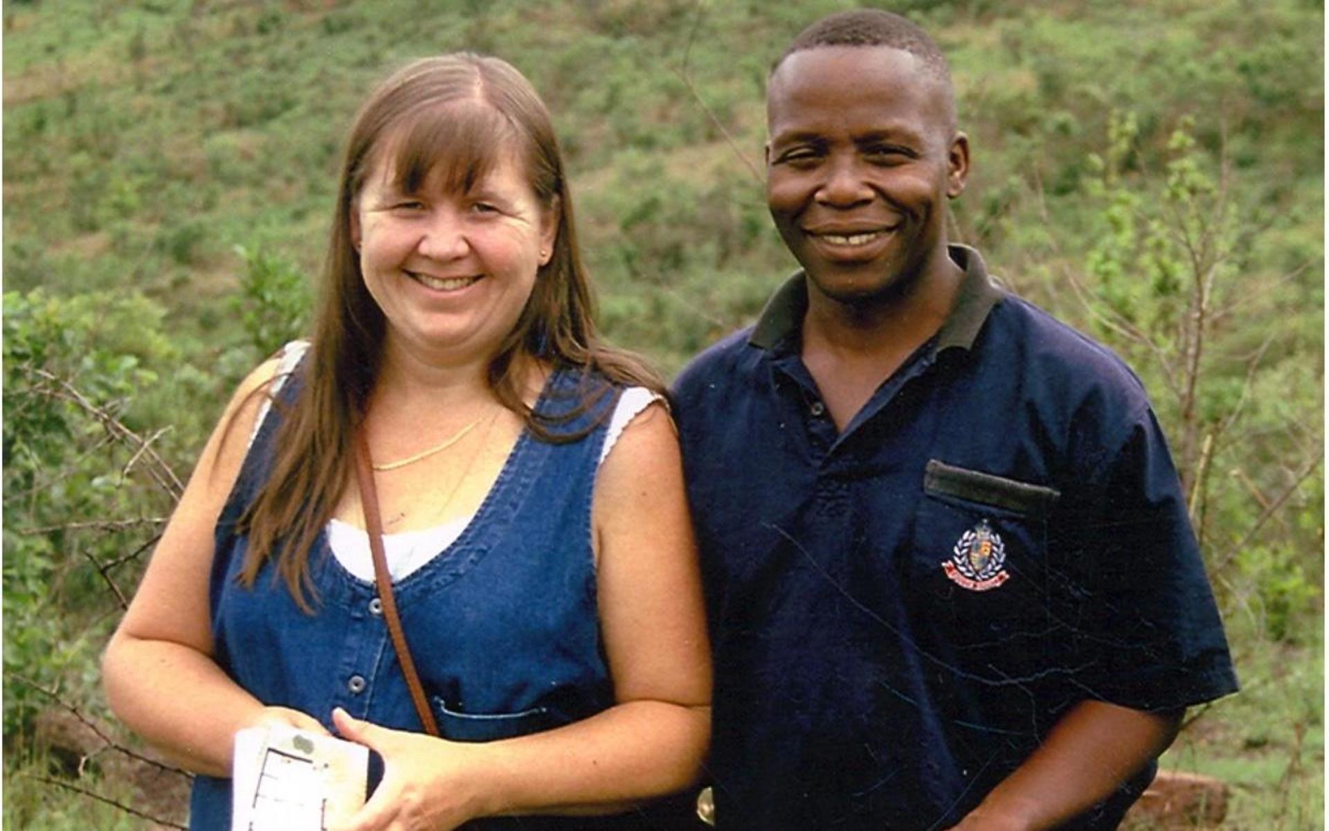 Anna-Karin Nyberg Mazeka och hennes make Zimbuse startade upp en hjälpverksamhet i Afrika där barn gavs möjlighet att gå i skolan. 