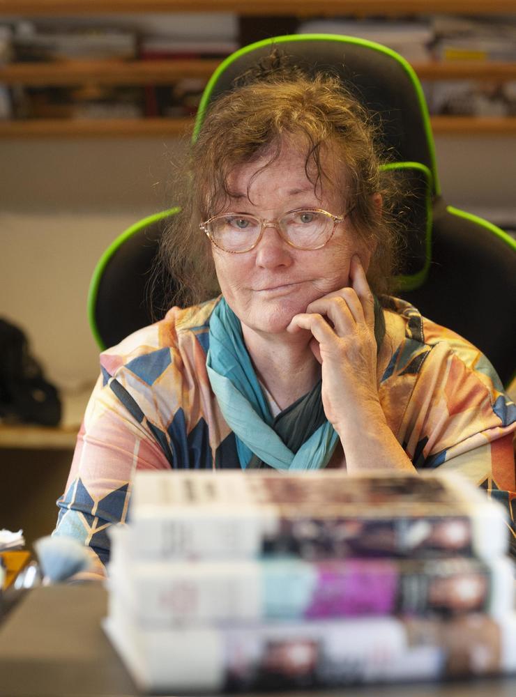 Margareta Bremertz är journalist och författare bosatt strax utanför Varekil. 