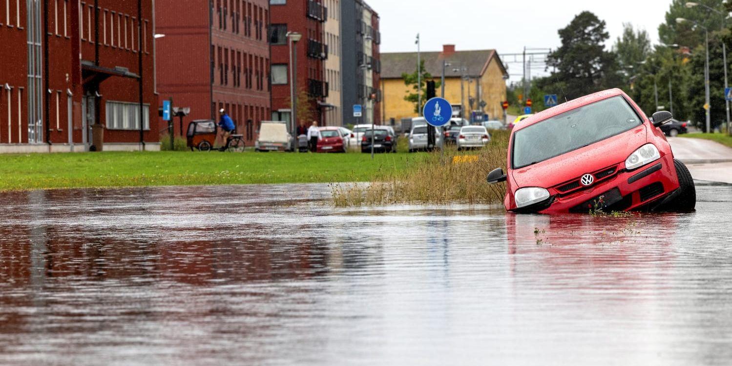 Så här såg det ut i Gävle förra året. MP Stenungsund betonar vikten av att kommunens nybildade miljöforum ställts in. ”Eftersom att privatpersoner förväntas lösa sina egna problem vid översvämningar är det viktigt att miljöforumen blir av”, skriver MP. Arkivbild