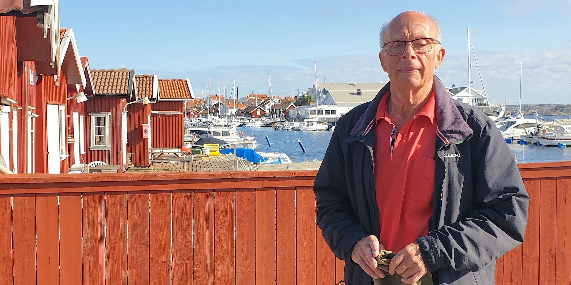 Hans Pettersson, ordförande Gullholmens byalag, önskar att möjligheten för öborna att sortera sitt återvinningsbara material åter ska bli möjlighet. I dag slängs allt från hushållen i samma säck. 