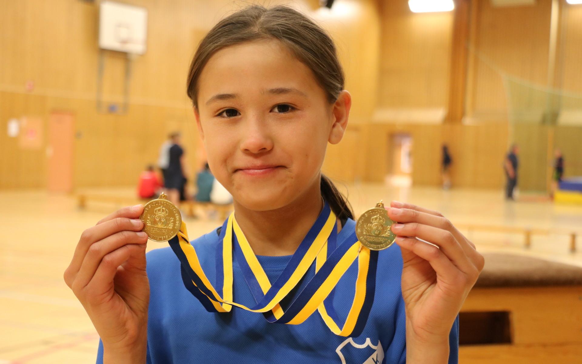 Ella Bredström tog två guld då skol OM i friidrott avgjordes i veckan. 