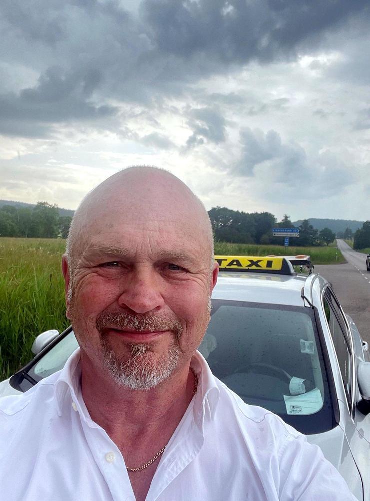 John Emanuelsson är styrelseordförande och delägare i Taxi Stenungsund. Efter den hårda tiden, ser han nu med hopp på framtiden. 