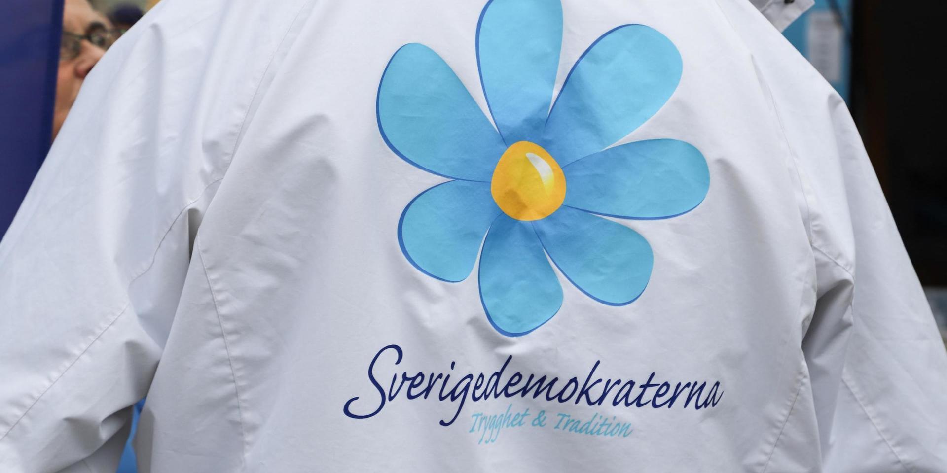 Sverigedemokraternas styrelse på Orust avgår efter att två medlemmar uteslutits av partistyrelsen. 