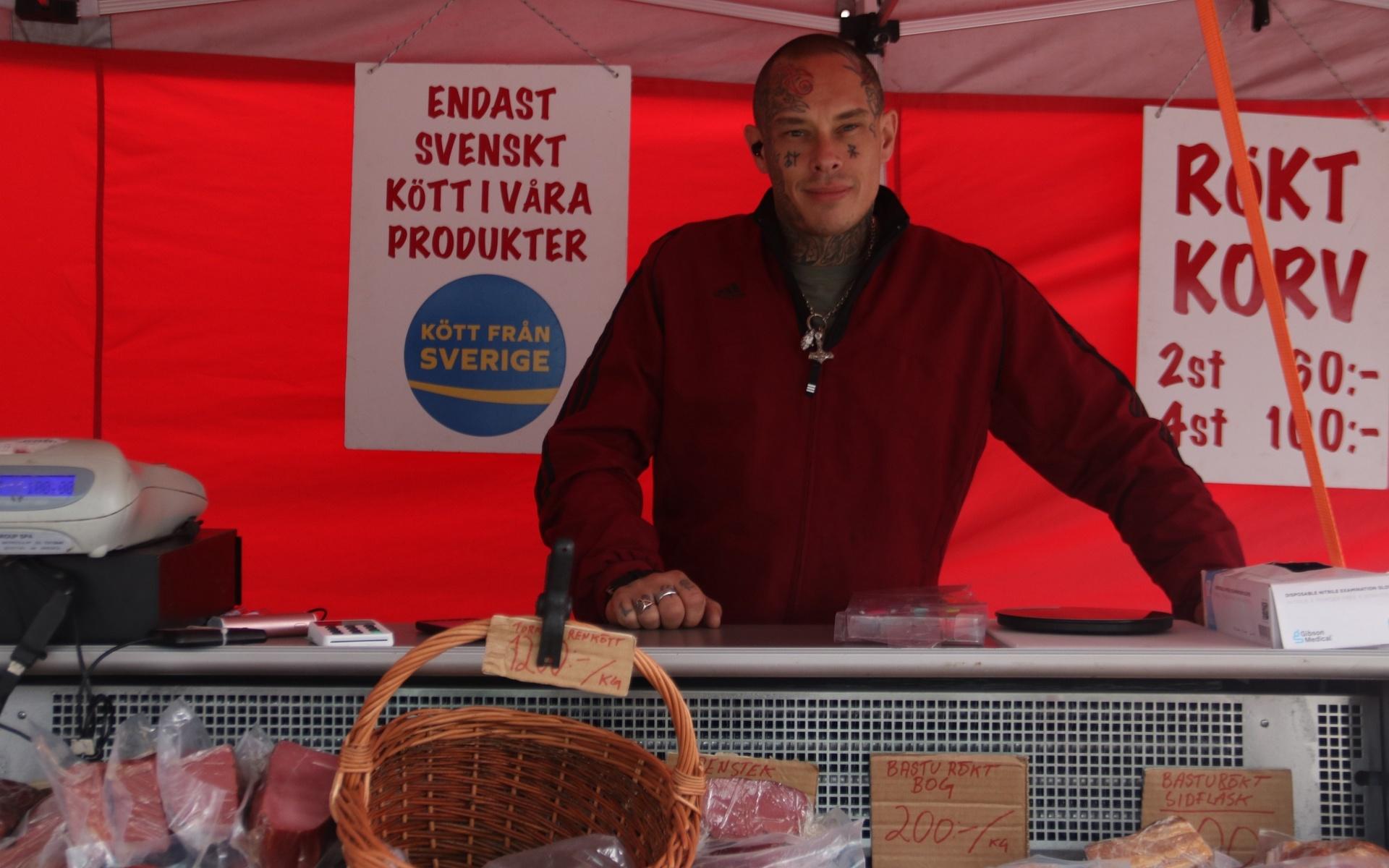 Tyke Johansson är på torghandeln i Stenungsund för första gången.