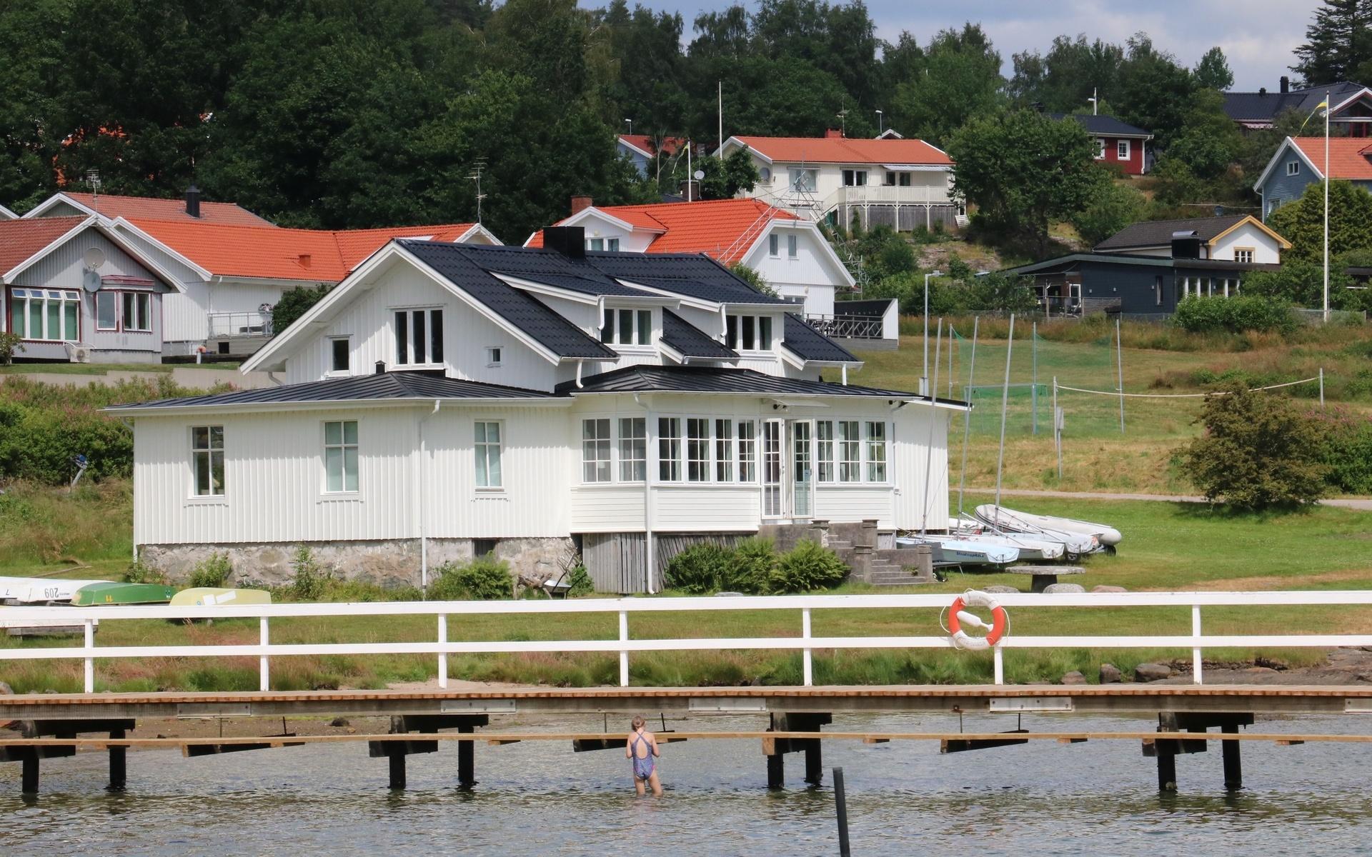 Warmanska villan ligger vackert intill Svanesunds badplats. Här vill Föreningen Svanesund skapa en verksamhet åter om, men får nu avstå på grund av en hyra på 82 000 kronor om året. 