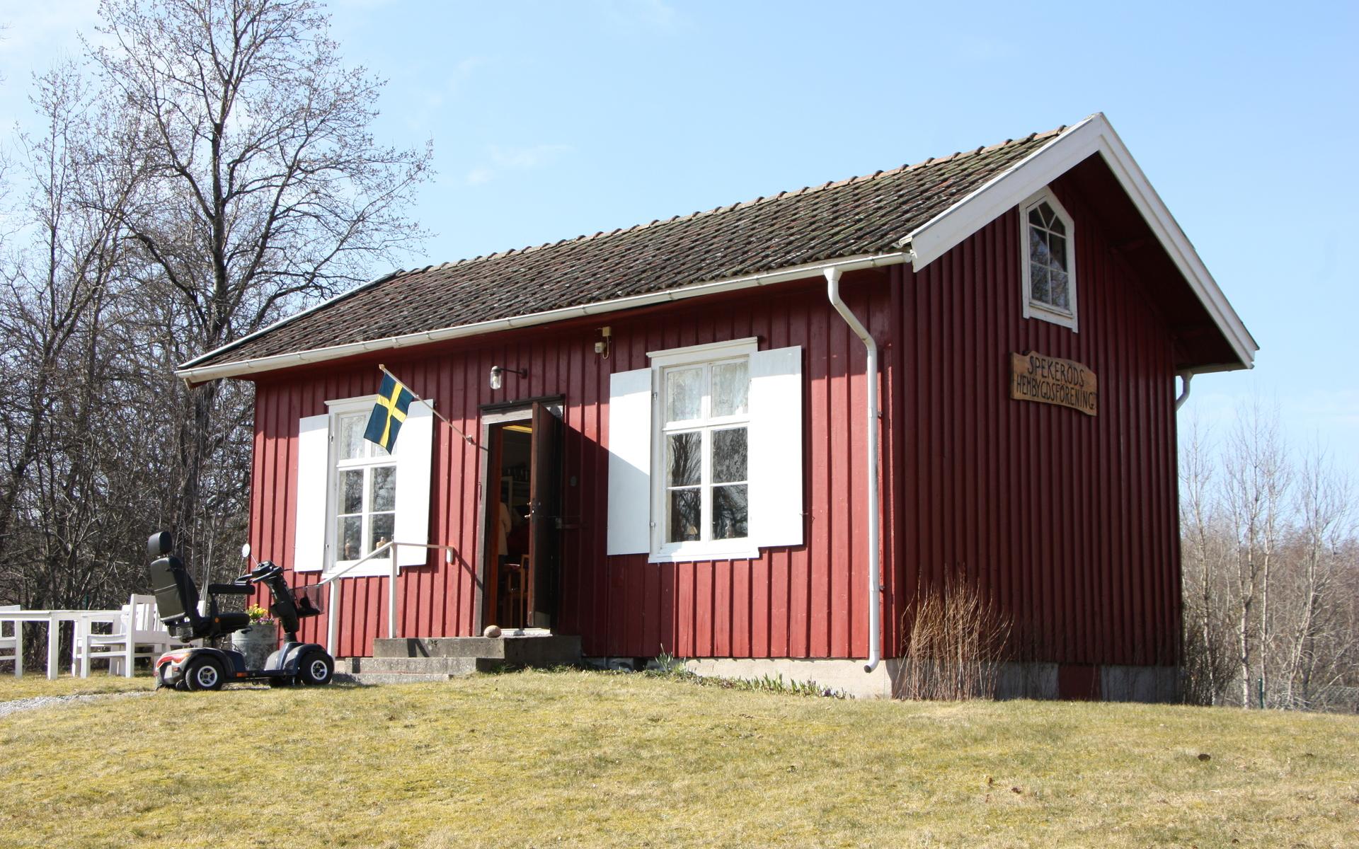 Nuvarande hembygdsgården i Spekeröd byggdes som samlingslokal åt kommunfullmäktige i Spekeröd i början av 1900-talet. Senare blev den även telefon- och postkontor.
