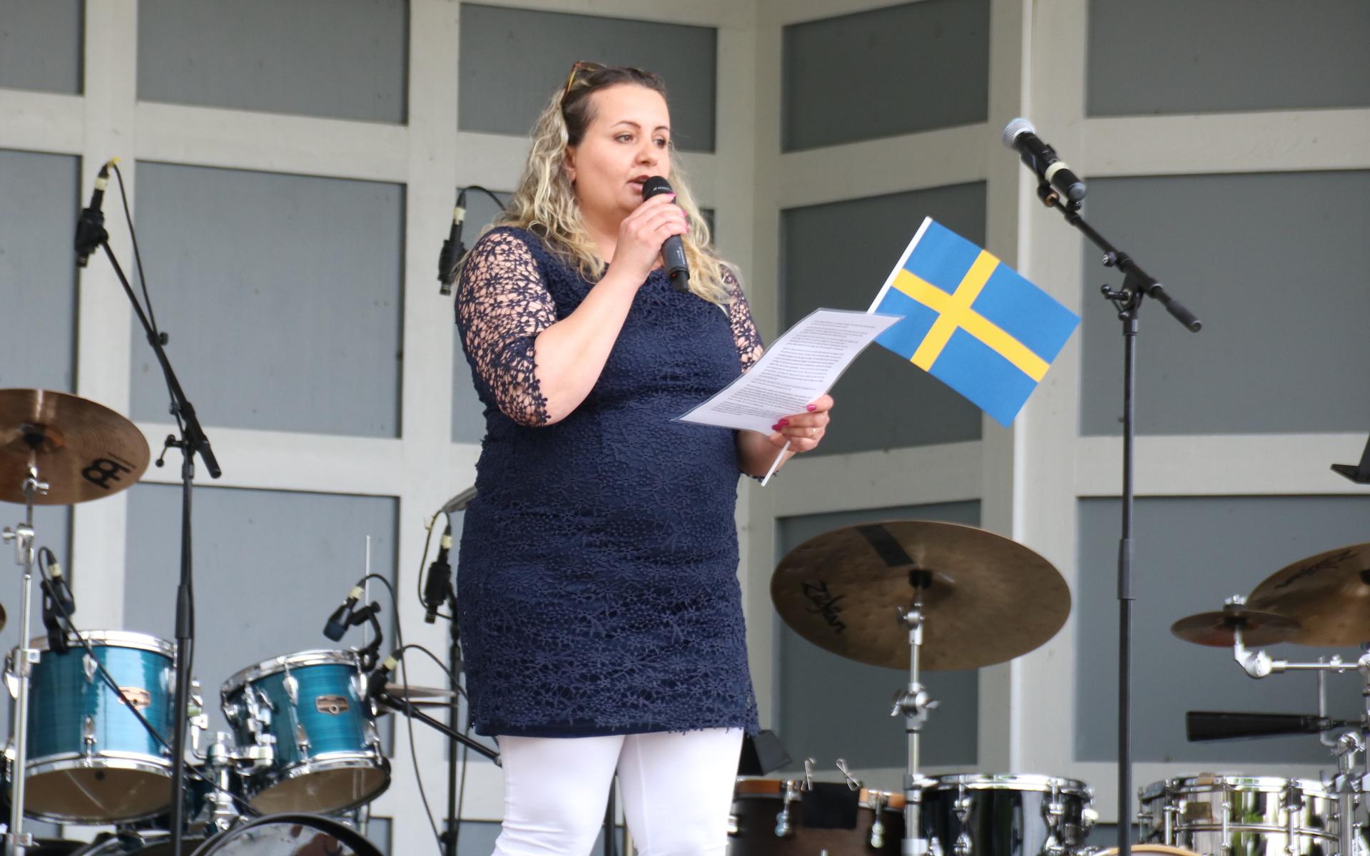 Nazeera Oudesho från Syrien höll ett gripande högtidstal om betydelsen av att bli välkomnad i ett nytt land. Hon passade också på att tacka för all hjälp och stöttning hon fått i sitt nya hemland Sverige.