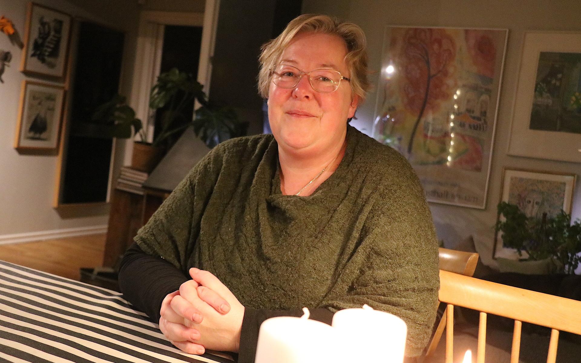 Karin Ahlberg kan lägga till många titlar på sitt visitkort, hon är professor i vårdvetenskap, prefekt vid Sahlgrenska men även excellent lärare med ansvar att utbilda sjuksköterskor. 