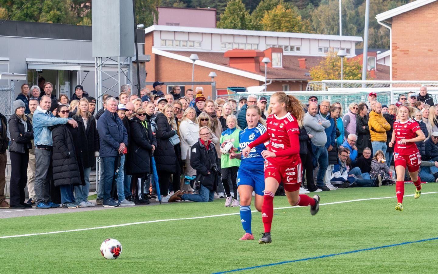 Vallens IF vann seriefinalen i Bohustrean i fotboll mot Stenungsunds IF med 3–0 inför hela 632 personer.