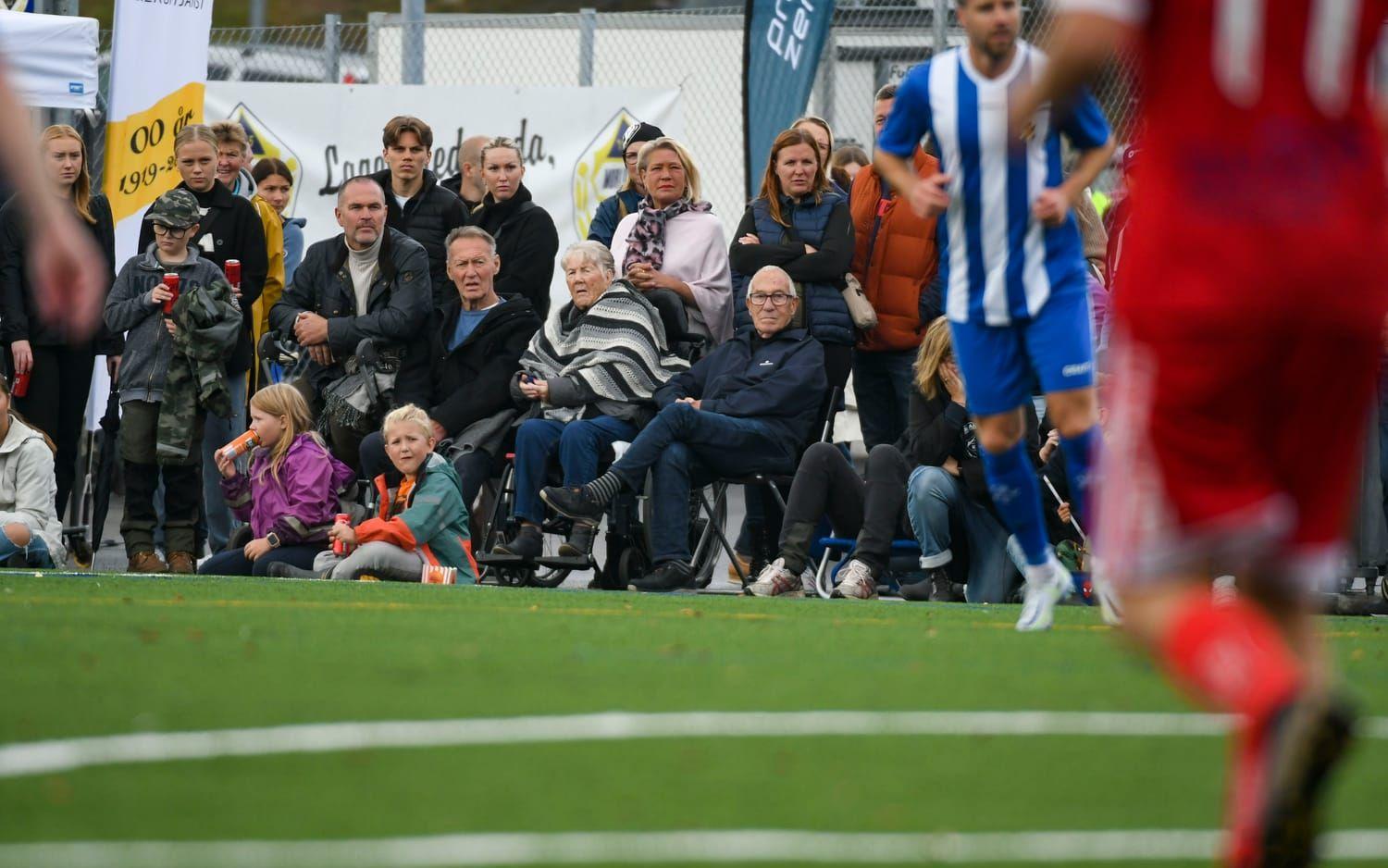Cirka 250-300 personer var på plats för att ta del invigningen samt se matchen mellan Morlanda Goif och IFK Göteborg Legends med bland annat Robin Söder i laget. Matchen vann IFK med 4–0.