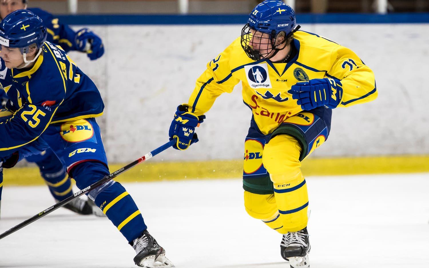 Otto Stenberg under internmatchen i ishockey mellan Sverige U18 och Sverige U19.